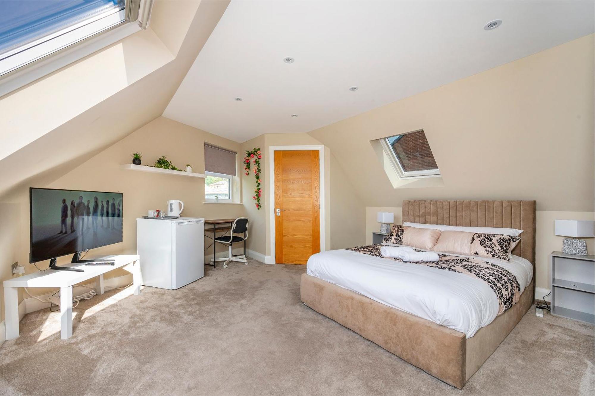 *rb7c* For Your Relaxed & Cosy + Free Parking + Free Fast Wifi * * Batley